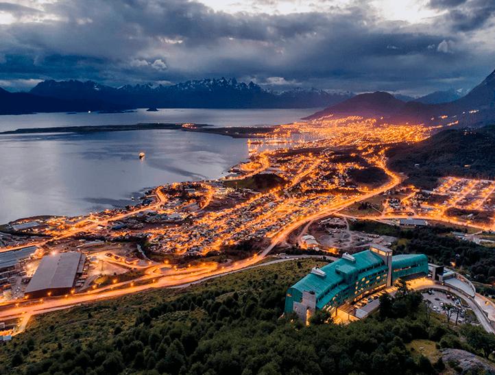 Arakur Ushuaia Resort & Spa Exteriér fotografie View of Ushuaia at night