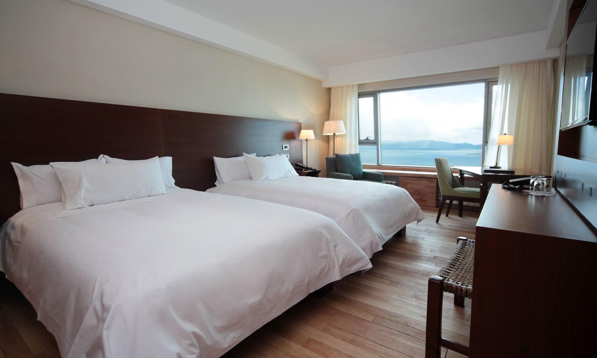 Arakur Ushuaia Resort & Spa Exteriér fotografie A room at the hotel