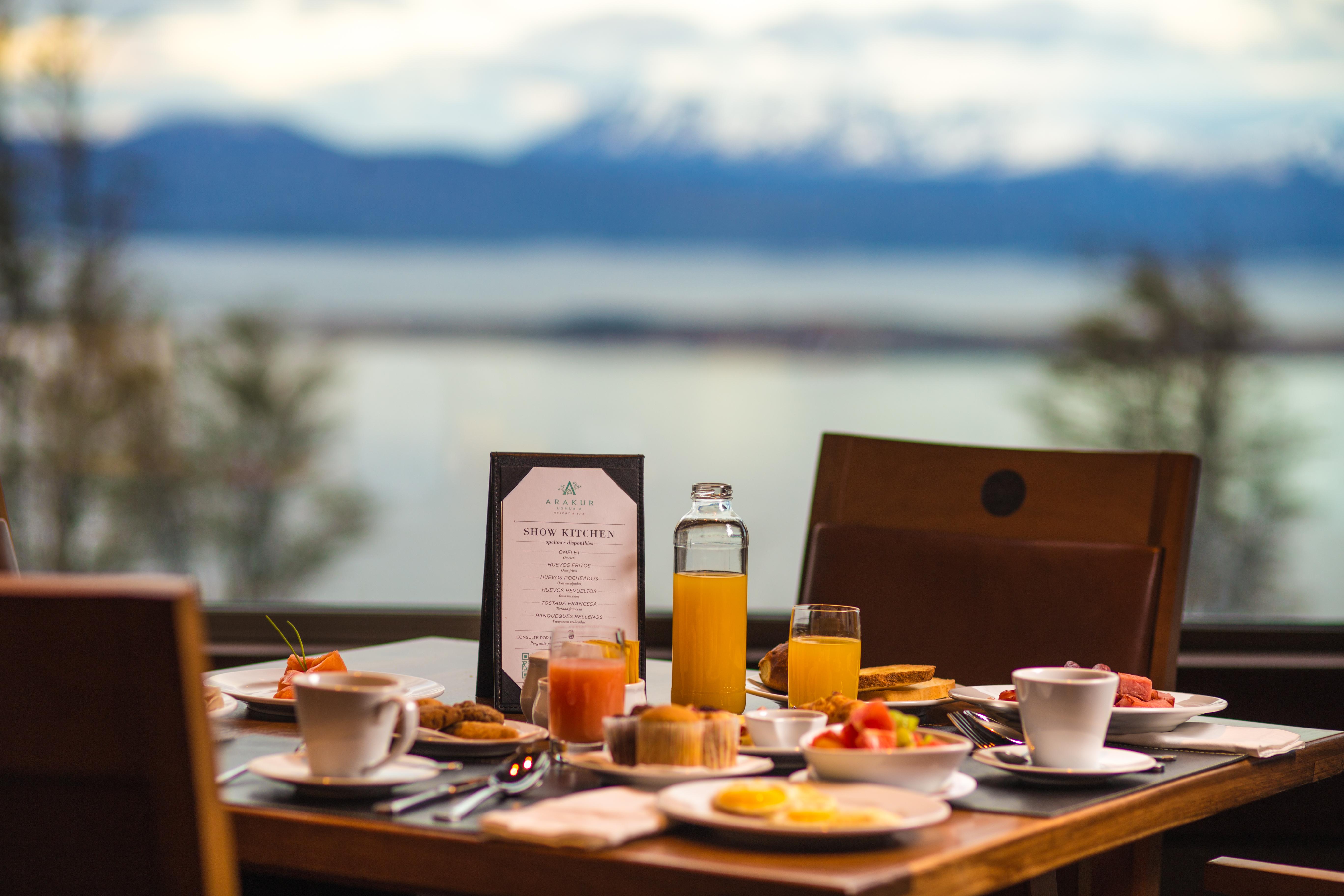 Arakur Ushuaia Resort & Spa Exteriér fotografie Breakfast at the Lake House