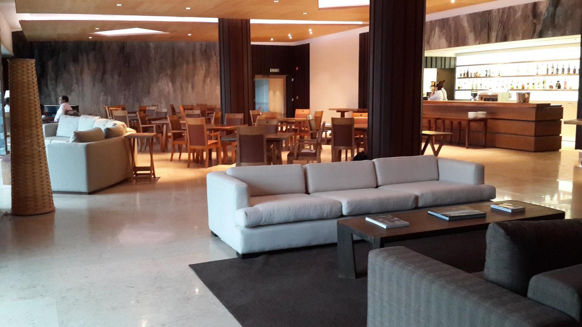 Arakur Ushuaia Resort & Spa Exteriér fotografie The lounge at the airport