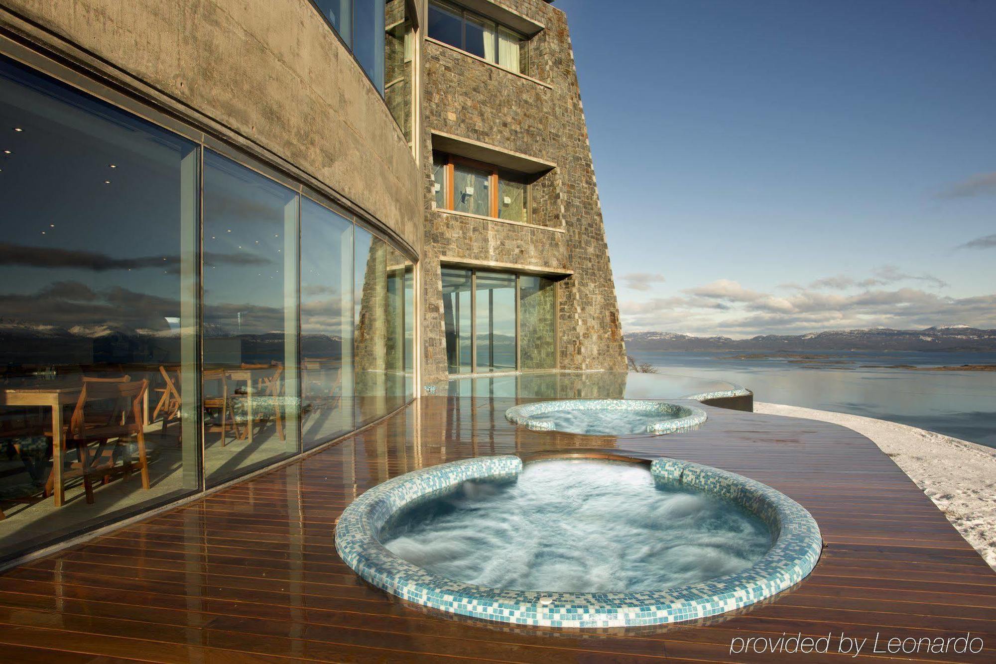 Arakur Ushuaia Resort & Spa Exteriér fotografie The hot tubs at the hotel